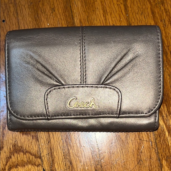 Coach Metallic Gold Leather Wallet - Picture 14 of 16